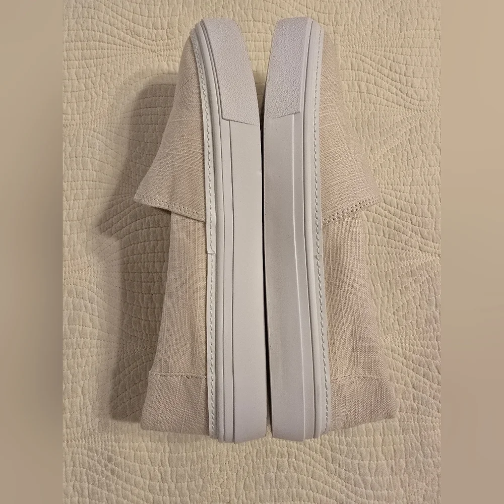 NIB TOMS Ladies Parker Textured Linen Cream Slip-On Shoes